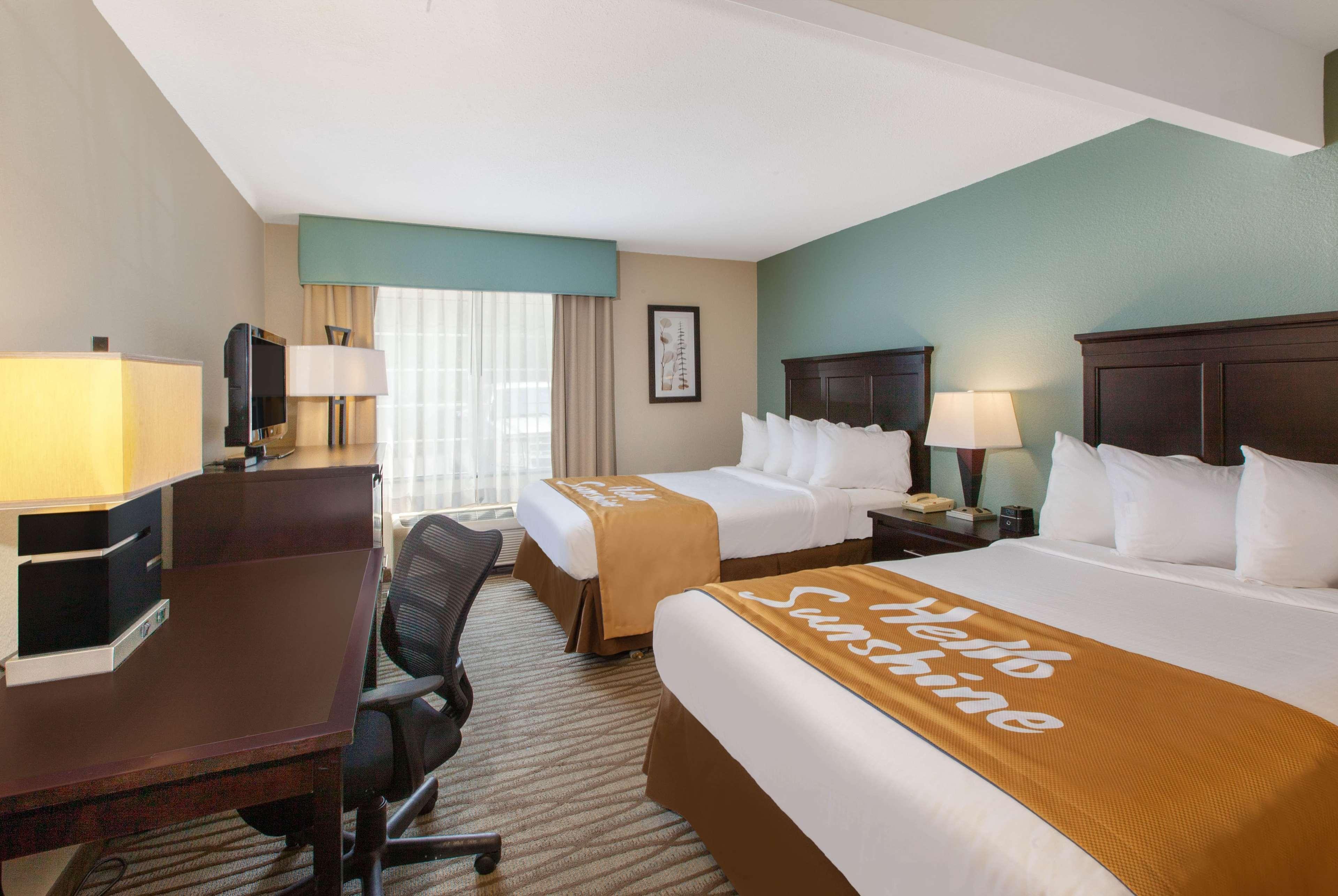 Days Inn By Wyndham Petoskey Exterior photo