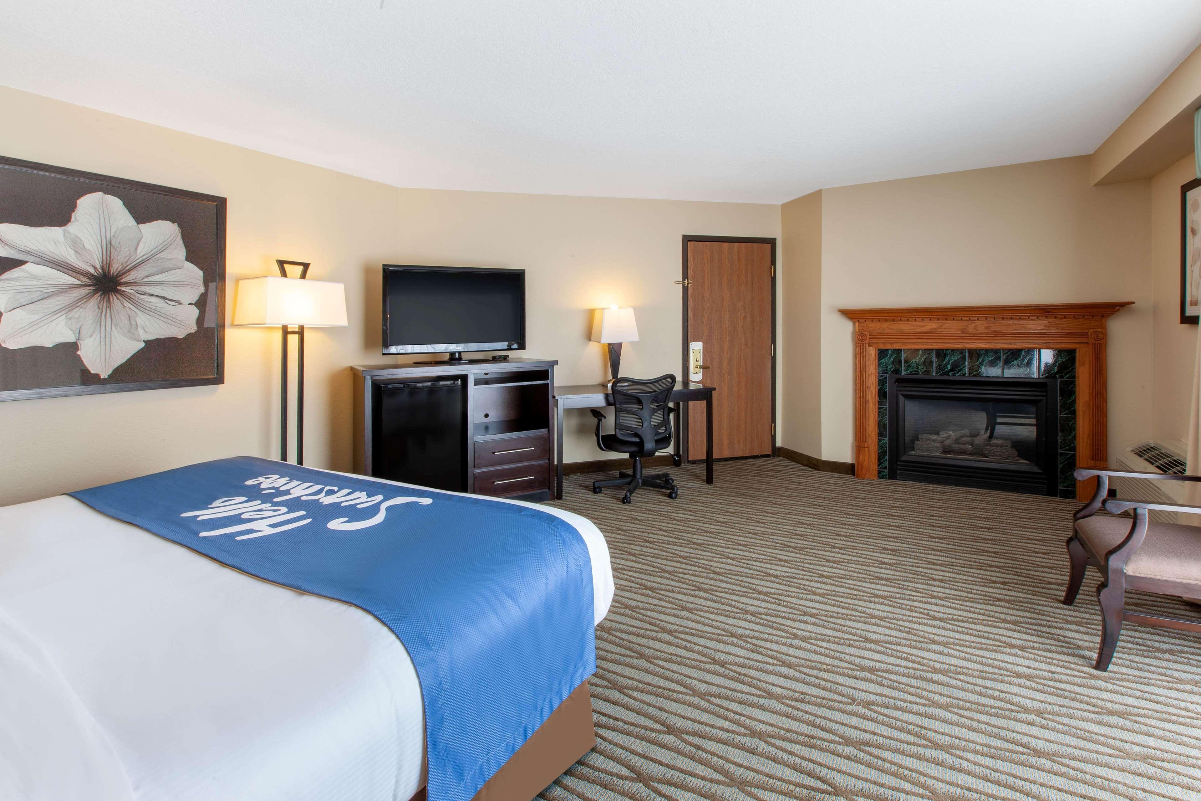 Days Inn By Wyndham Petoskey Exterior photo
