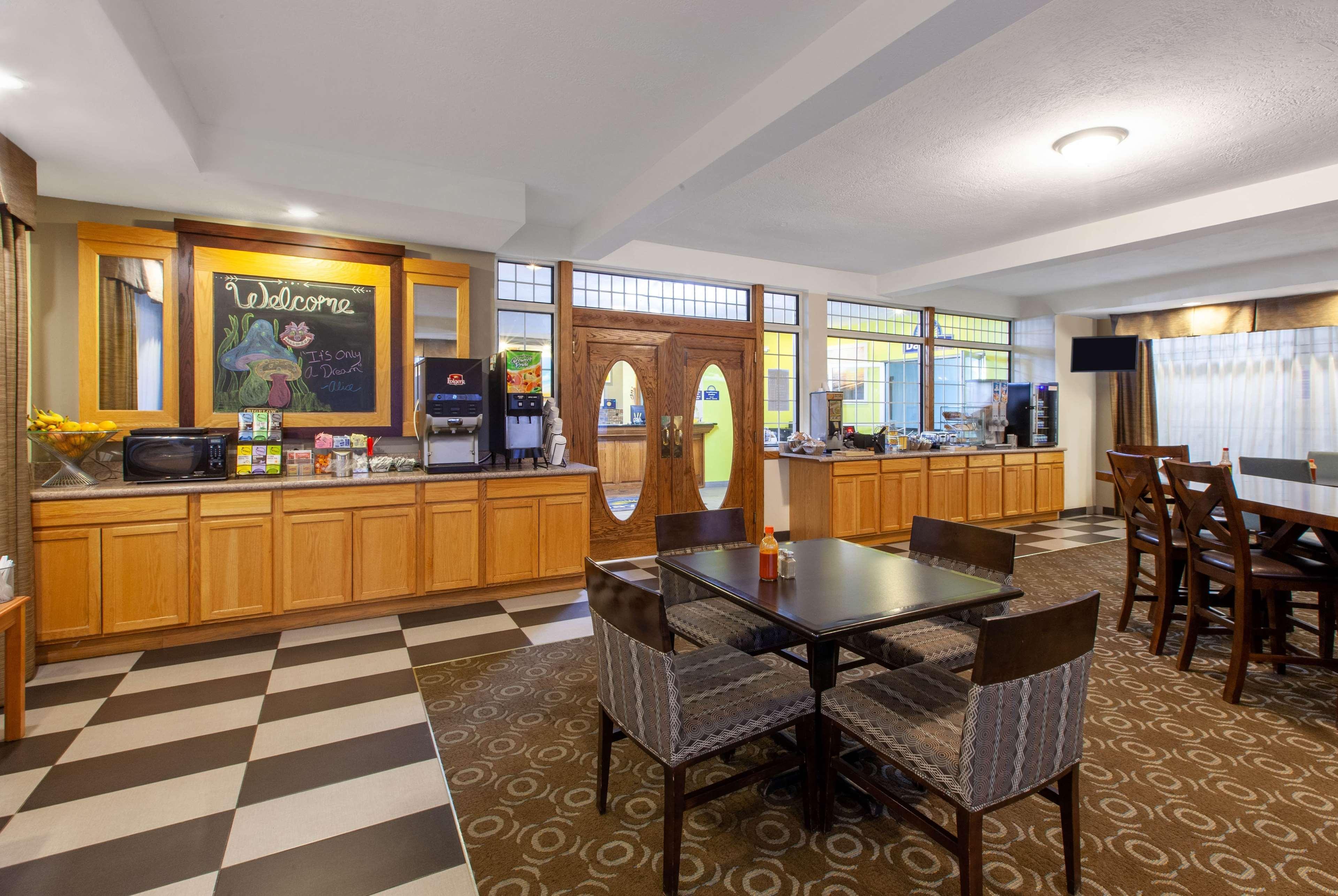 Days Inn By Wyndham Petoskey Exterior photo
